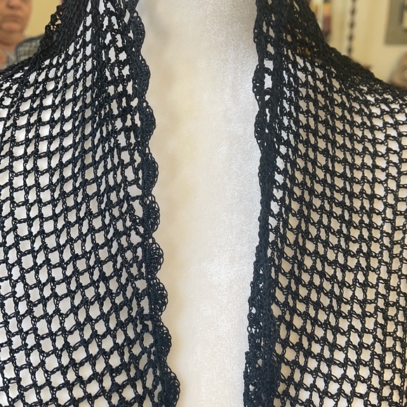 Vintage crocheted /beaded shawl - Picture 7 of 10